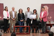 Alma Mancilla recibe el Premio Nacional de Cuento Juan José Arreola