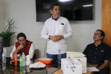 Entrega el Secretario General del STAUdeG equipo a la delegación del CUSur