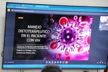 Profesora colombiana imparte clase sobre dietología en pacientes con VIH