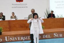 Realizan ceremonia de imposición de batas blancas a estudiantes de Medicina del CUSur