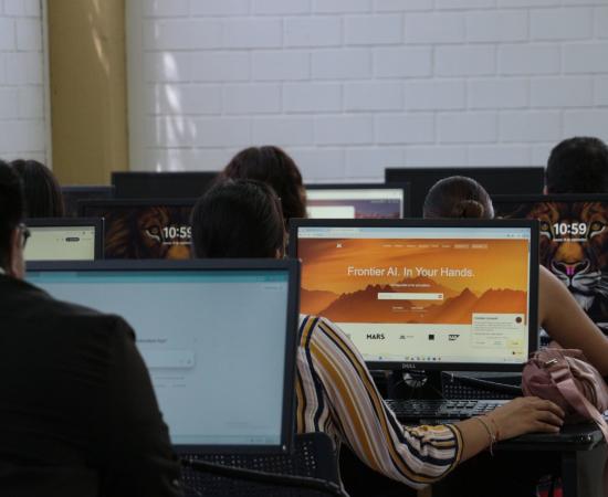 Realizan en CUSur taller sobre inteligencia artificial aplicada a la investigación