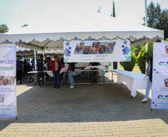 Solicitan vacantes alumnos y egresados en la Primera Feria del Empleo CUSur 2024