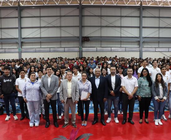 Más de 2,700 jóvenes conocieron la oferta académica en la XXIV Feria Una Mirada al CUSur