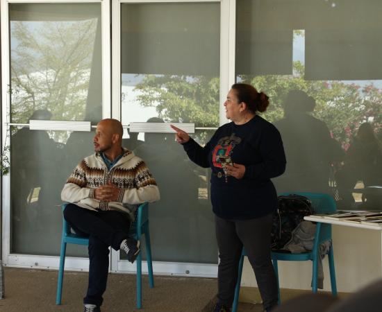 Estudiantes reflexionan sobre el valor intrínseco de la naturaleza en taller de ecopoesía