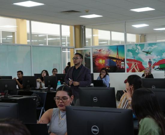 Realizan en CUSur taller sobre inteligencia artificial aplicada a la investigación