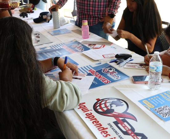 Solicitan vacantes alumnos y egresados en la Primera Feria del Empleo CUSur 2024