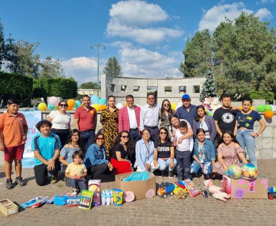 Entregan los juguetes recabados en el XXII Kilómetro del juguete
