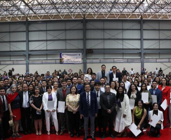 359 egresados del CUSur recibieron su acta de titulación