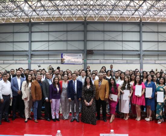 359 egresados del CUSur recibieron su acta de titulación