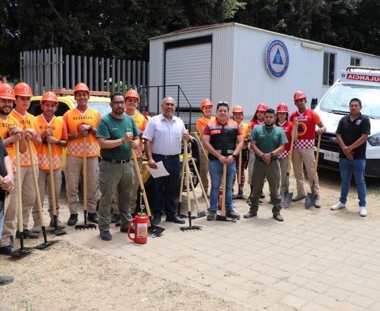 CONAFOR entrega al CUSur herramienta para el combate de incendios forestales