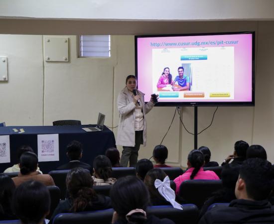 Se realiza la primera Feria de servicios académicos para estudiantes de primer ingreso en el CUSur