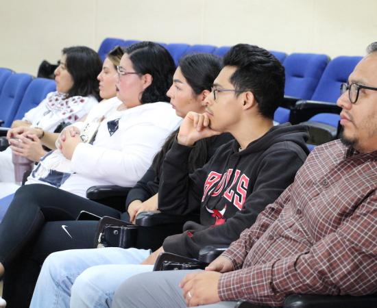 Imparten conferencia sobre filosofía de la ciencia en el CUSur