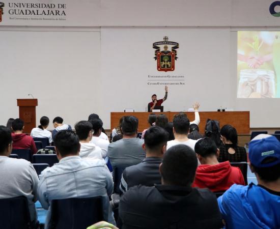 Exploran en el CUSur las economías solidarias y el concepto del buen vivir