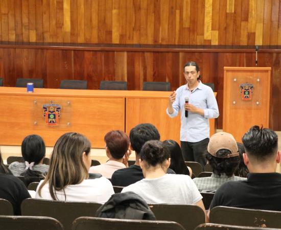 Hablan sobre derecho ambiental en el CUSur