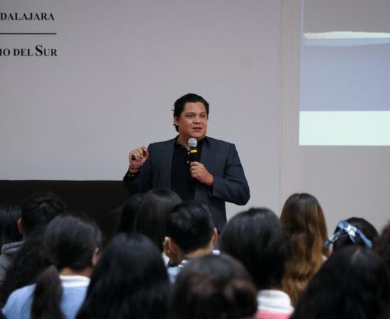 Conferencia en el CUSur aborda la contención emocional y los protocolos ante la violencia Criminal