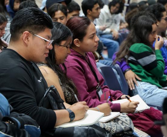 Alumnos de la Prepa UdeG Ciudad Guzmán visitan el CUSur para conocer sobre afecciones psicológicas en la adolescencia