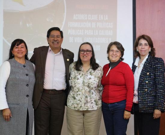 Investigadora argentina presenta libro sobre políticas públicas y calidad de vida en el CUSur