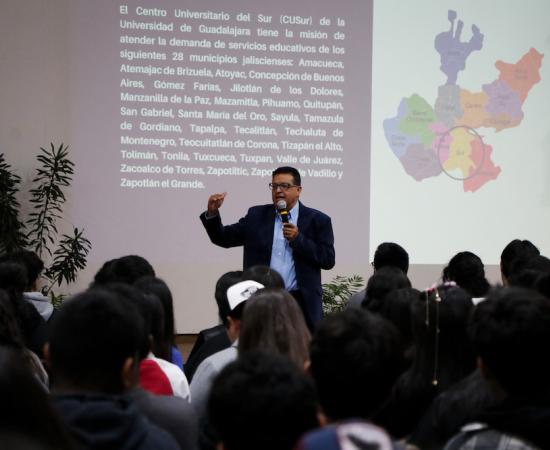 El CUSur recibe a más de mil estudiantes de nivel medio superior en la XXI feria “Una mirada al CUSur”