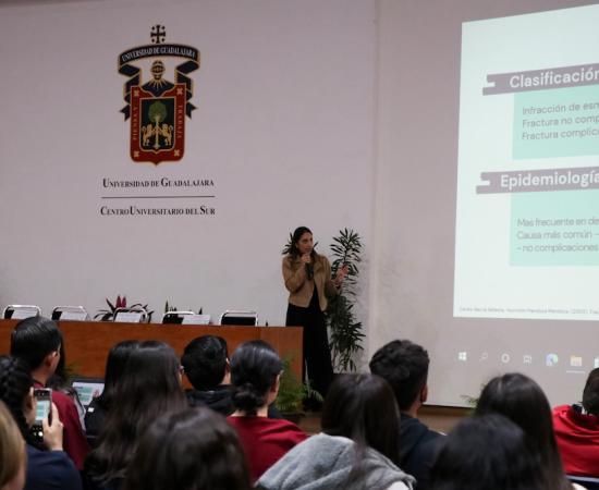 Los alumnos de Cirujano dentista del CUSur se actualizan en ondotopediatría