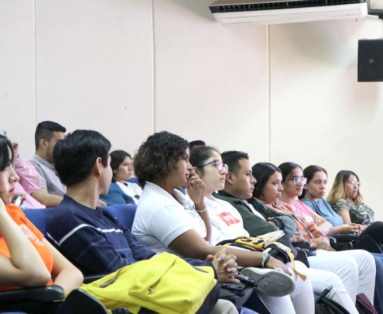 Imparten charla sobre identidades transgénero en el CUSur