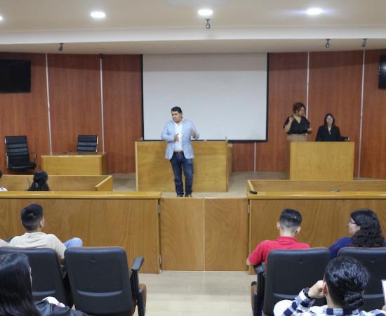Alumnos de derecho simulan juicio mercantil oral en el CUSur