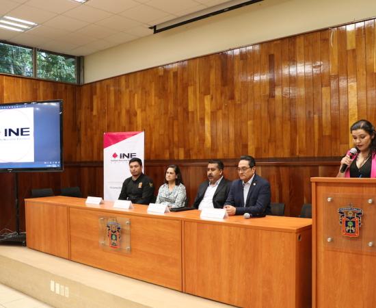Conversan en el CUSur sobre el proceso electoral y la importancia del voto en las elecciones de 2024