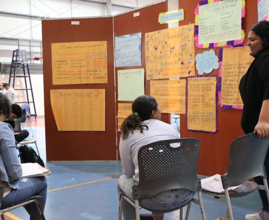 Estudiantes de Psicología realizan coloquio “Deconstruyendo una visión de género”