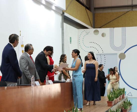 172 egresadas y egresados de Ciencias de la Salud reciben su acta de titulación en el CUSur