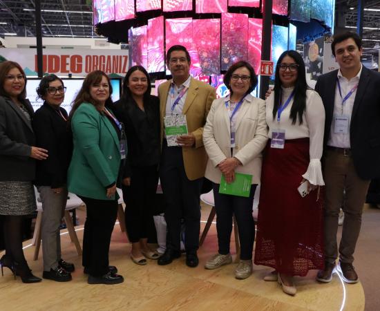 CUSur presenta libro que conecta teoría e innovación en negocios en la FIL 2024