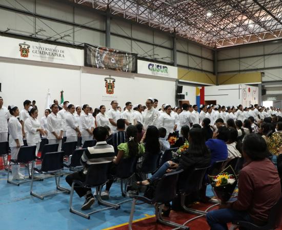 88 Estudiantes de Enfermería del CUSur Reciben Cofias y Listones en Emotiva Ceremonia