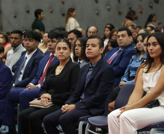 En el CUSur, 88 egresadas y egresados de nueve programas reciben su acta de titulación