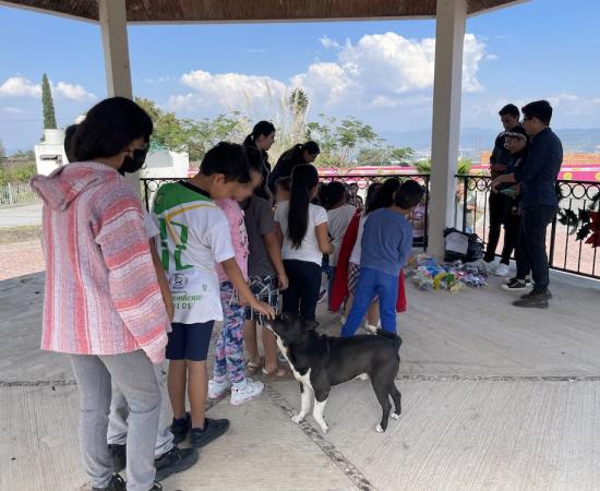 Entrega de juguetes XXII Kilómetro del juguete