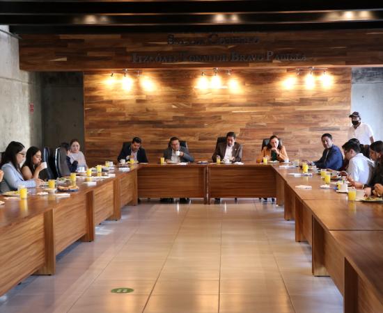 Reconocimiento a egresados con excelencia en CENEVAL