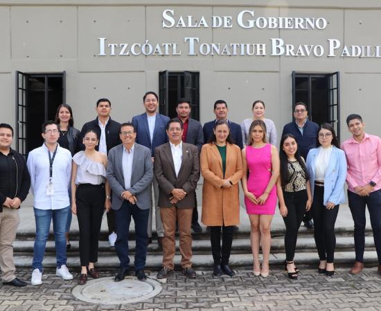 Reconocimiento a egresados con excelencia en CENEVAL