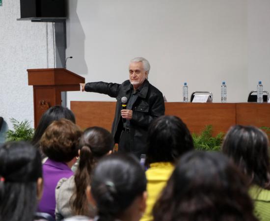Conferencia magistral Historia Identidad universitaria Maestro Emérito Jurado Parres