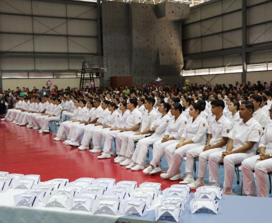 Cofias y listones a estudiantes de enfermería del CUSur