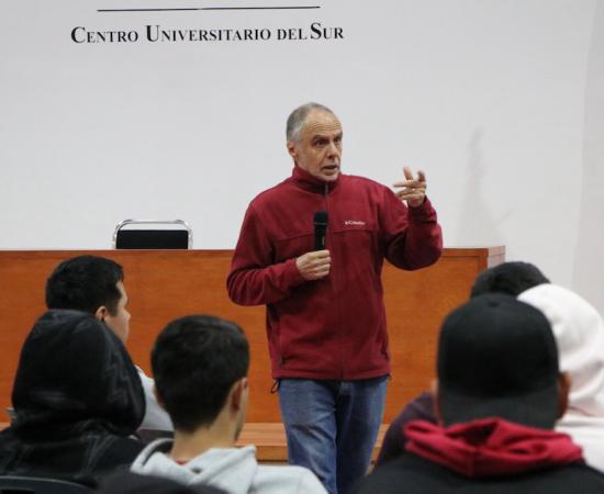 Conferencista Walter Toscano