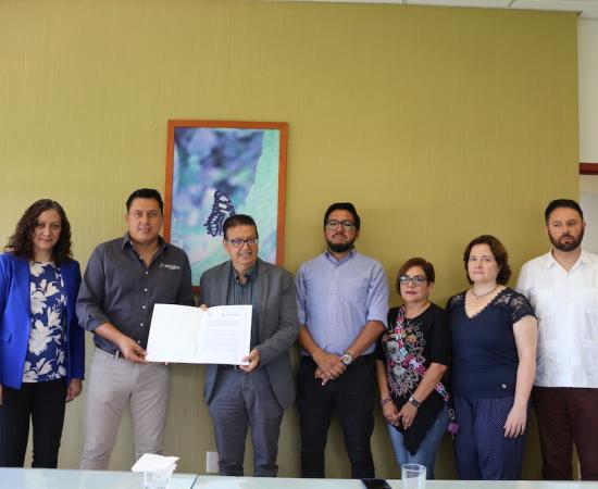 Entregan convenio de colaboración entre la UdeG y el SIMAR en el CUSur