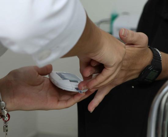 SISSMA CUSur fomenta la salud preventiva con feria para trabajadores universitarios